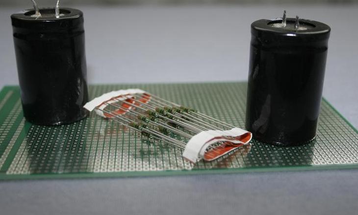 电容并联作用解析及类型详解